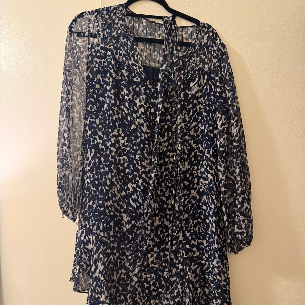 Chic Blue and White Patterned Dress